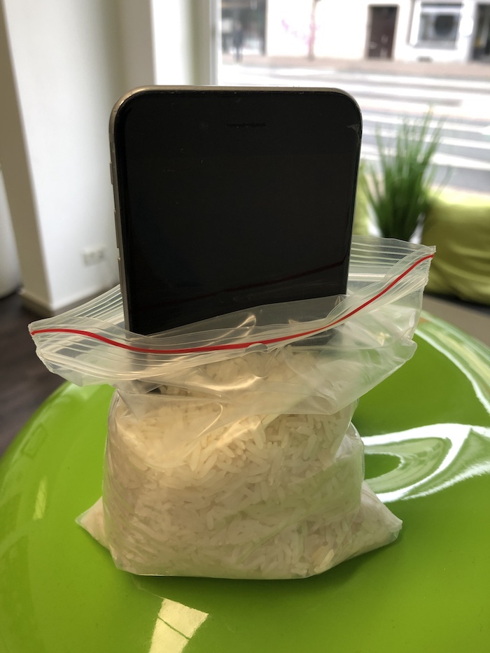 iPhone 6 Wasserschaden - Reis Sack Behandlung Apfel Service