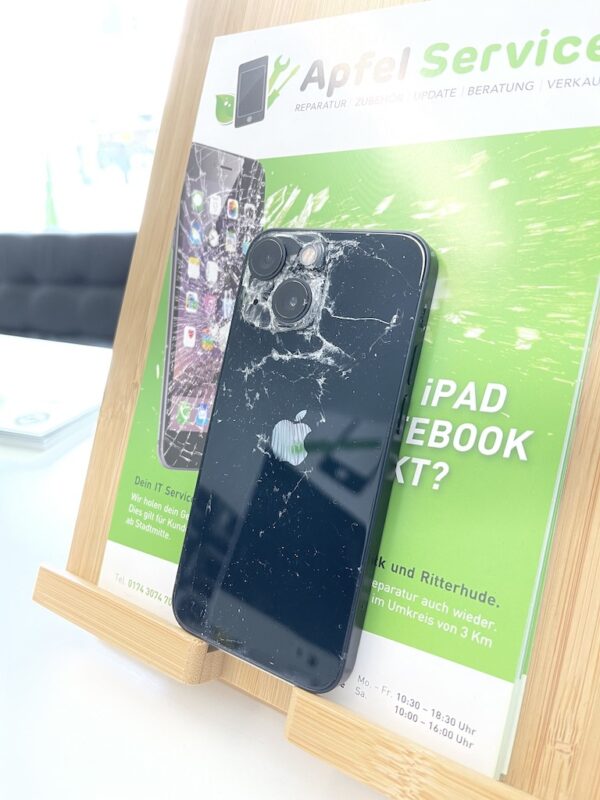 iPhone 13 oder 13 Mini mit kaputter Rückseite. Reparatur bei uns möglich!